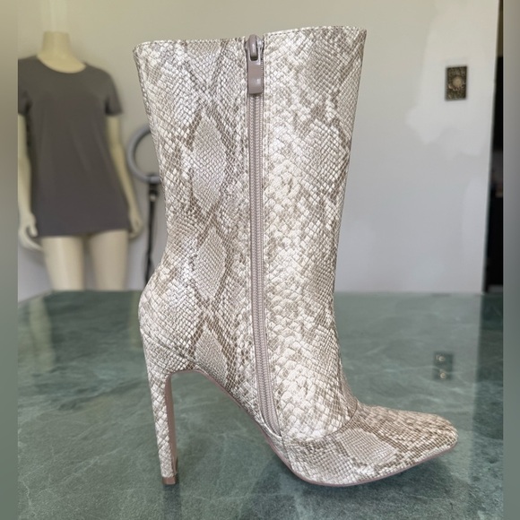 Snakeskin ankle boots booties - Fashion Nova (FN) - Picture 2 of 7